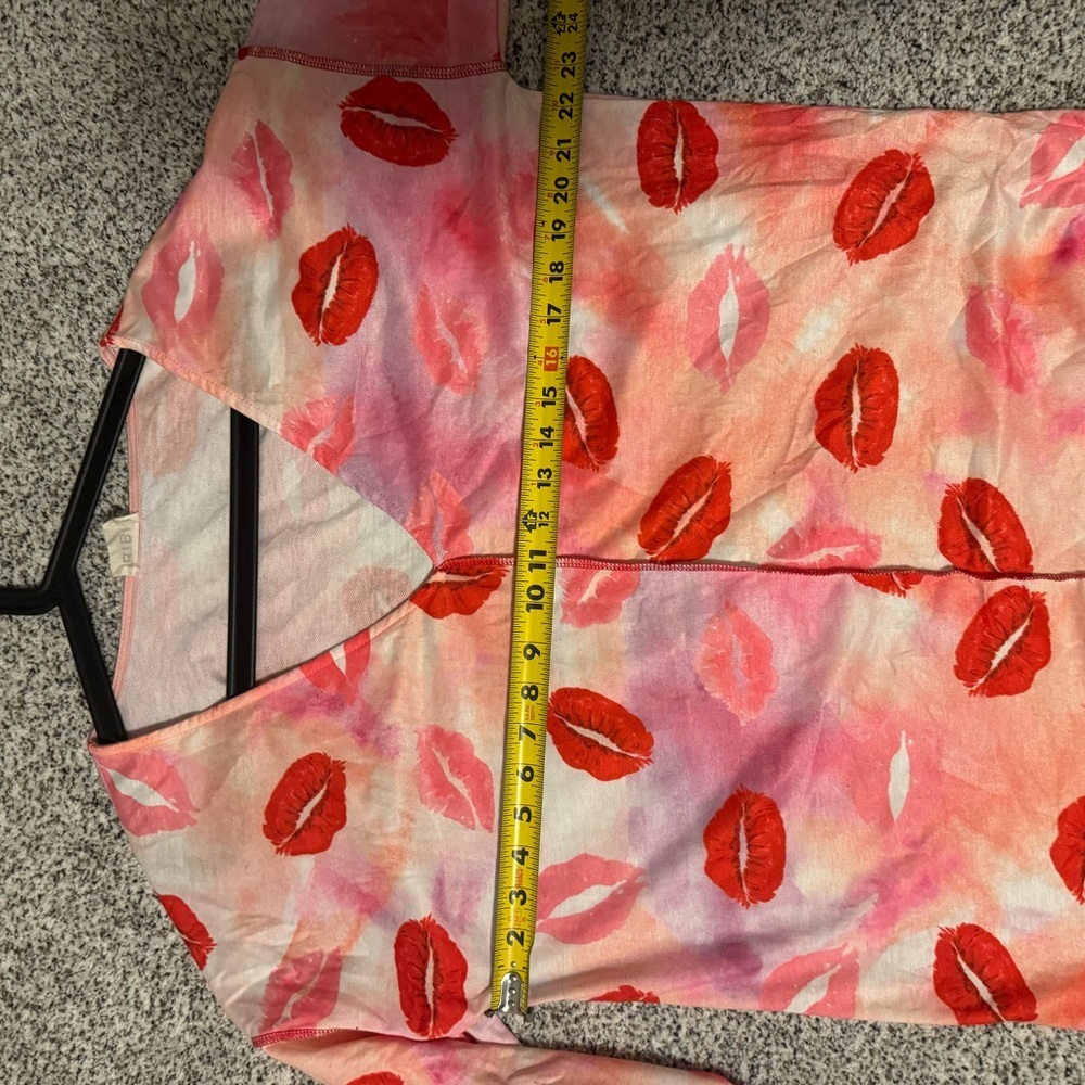 BiBi V-Neck Long Sleeve Top - Red and Pink Kiss Print For Valentines Day! - Picture 5 of 5